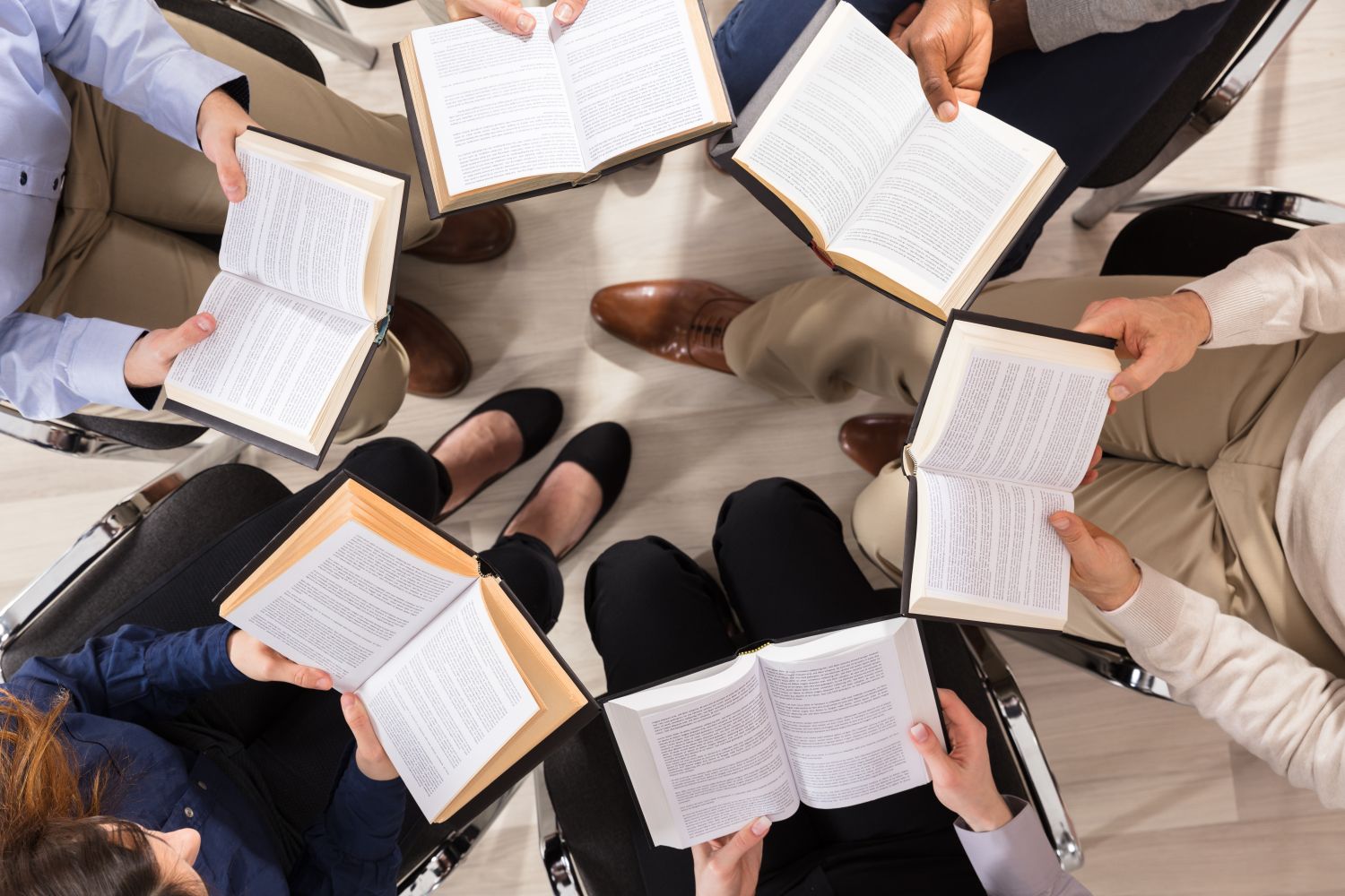 So gründen Sie erfolgreich einen Buchclub in 5 Schritten: Tipps & Ideen